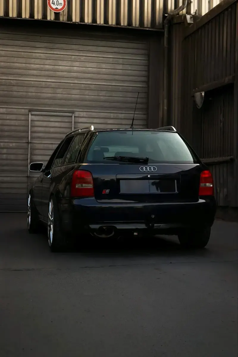 Używany Audi S4 Basis 265 KM (194 kW) 1999 Niebieski Kombi