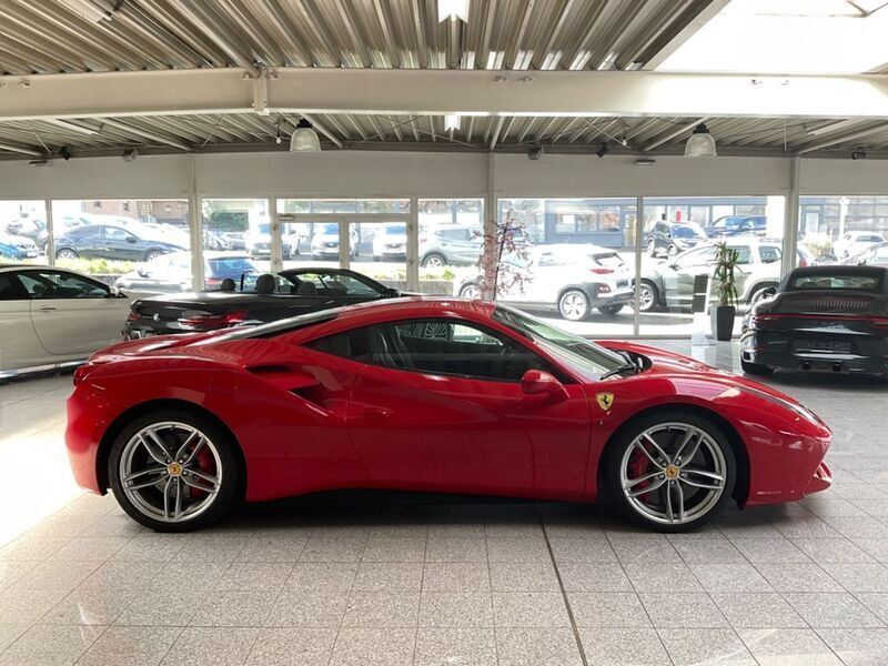 Gebraucht Ferrari 488 670 PS (492 kW) 2016 Rosso corsa ds 322 Coupé