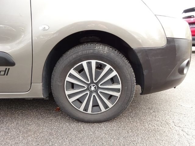 Gebraucht Peugeot Partner Tepee 92 PS (67 kW) 2013 Braun Van / Kleinbus