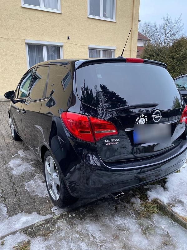 Gebraucht Opel Meriva 140 PS (102 kW) 2011 Schwarz Van / Kleinbus