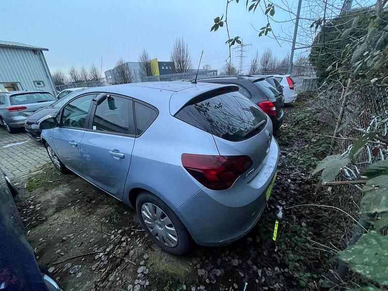 Gebraucht Opel Astra Energy 140 PS (102 kW) 2014 Silber Limousine