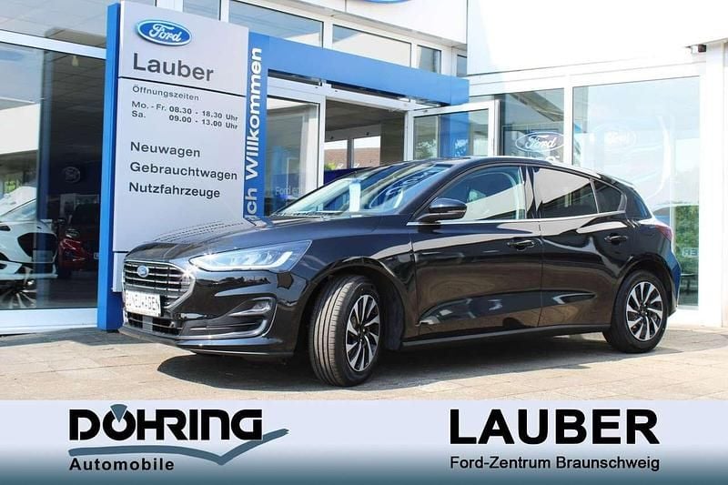 Agate black Gebraucht 2024 Ford Focus Titanium Limousine | 22.975 € (Fairer Preis) - Bild 1/4