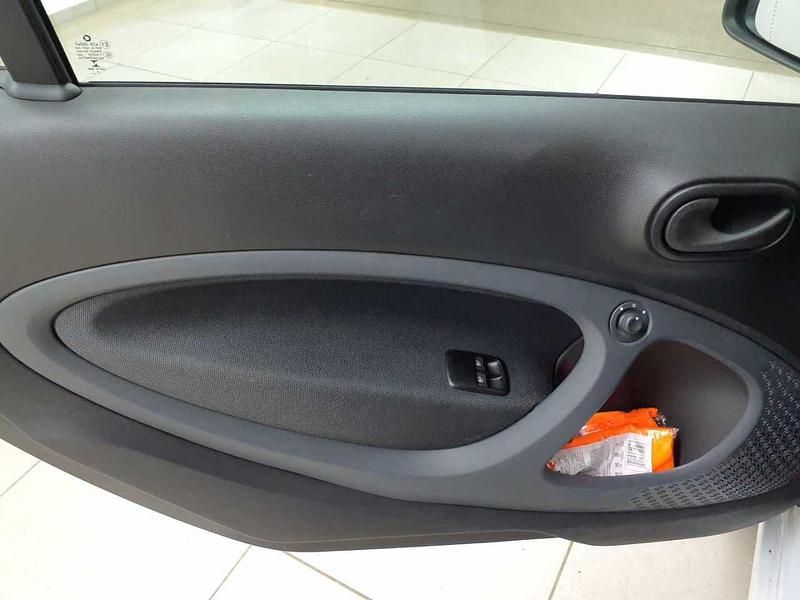 Gebraucht Smart ForTwo Coupé 60 kW (82 PS) 2022 Tridion sicherheitszelle in weiß Coupé