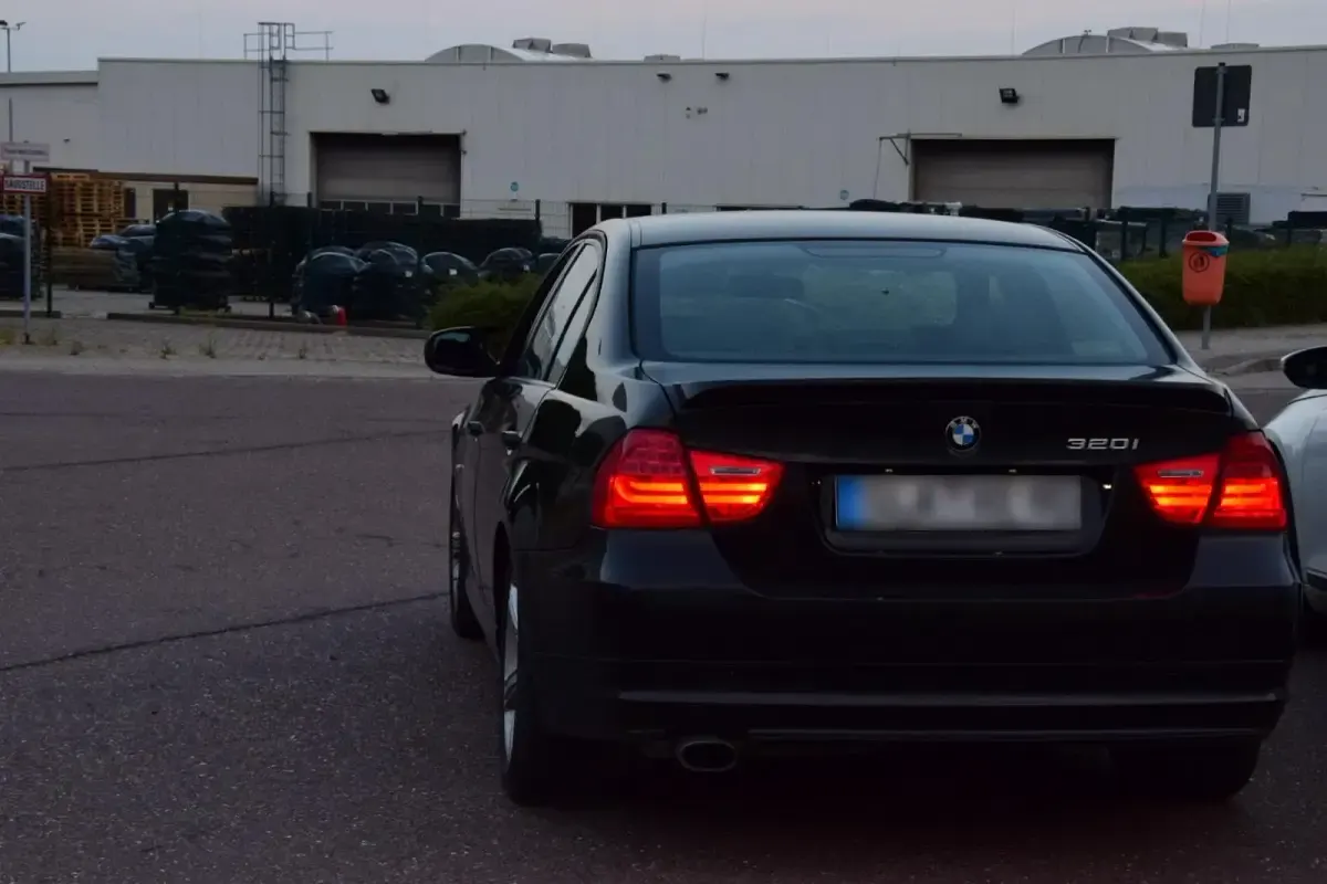 Gebraucht BMW 320 170 PS (125 kW) 2009 Schwarz Limousine