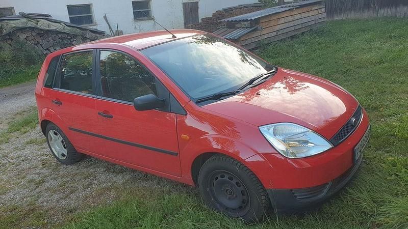 Rot Gebraucht 2004 Ford Fiesta Kleinwagen | 500 € (Superpreis) - Bild 1/4