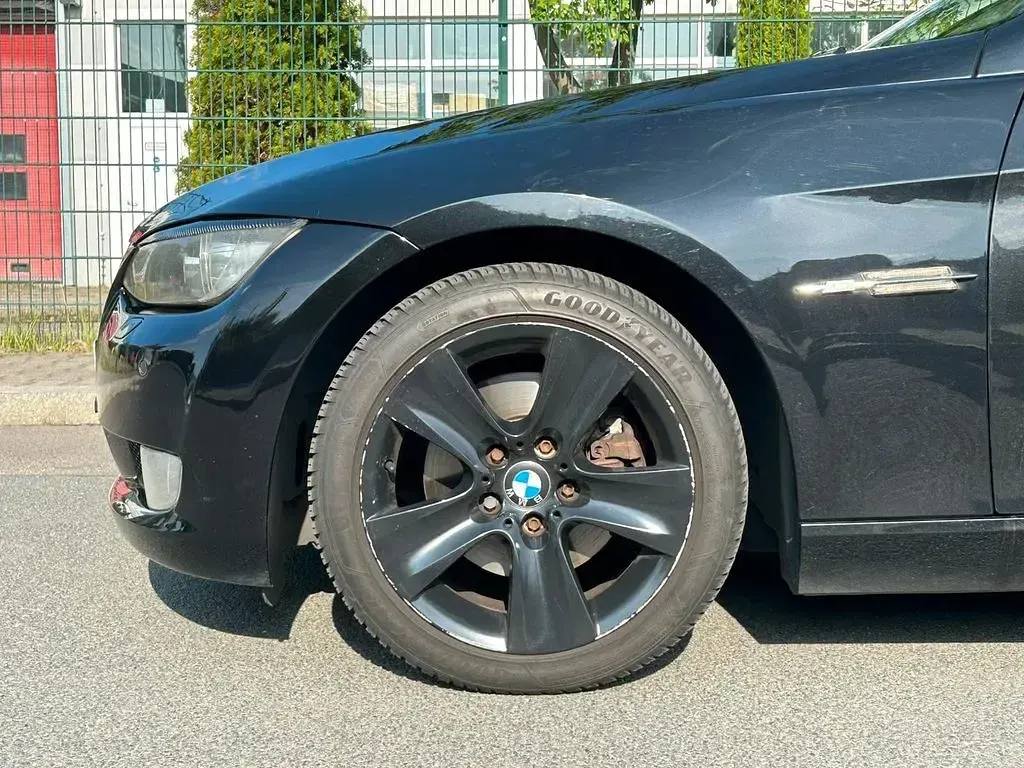 Gebraucht BMW 320 Cabriolet 177 PS (130 kW) 2008 Schwarz Cabrio