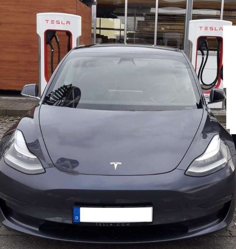 Grau Gebraucht 2020 Tesla Model 3 Long Range Limousine | 28.900 € (Fairer Preis) - Bild 1/4