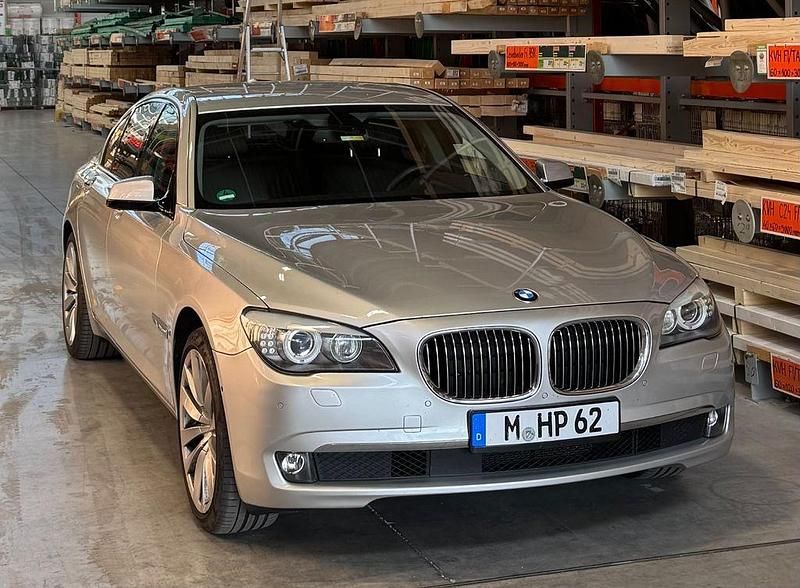 Schwarz Gebraucht 2013 BMW 730 Limousine | 17.900 € (Fairer Preis) - Bild 1/4