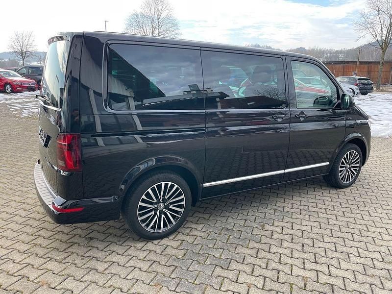 Gebraucht VW Multivan Highline 204 PS (150 kW) 2024 Schwarz Van