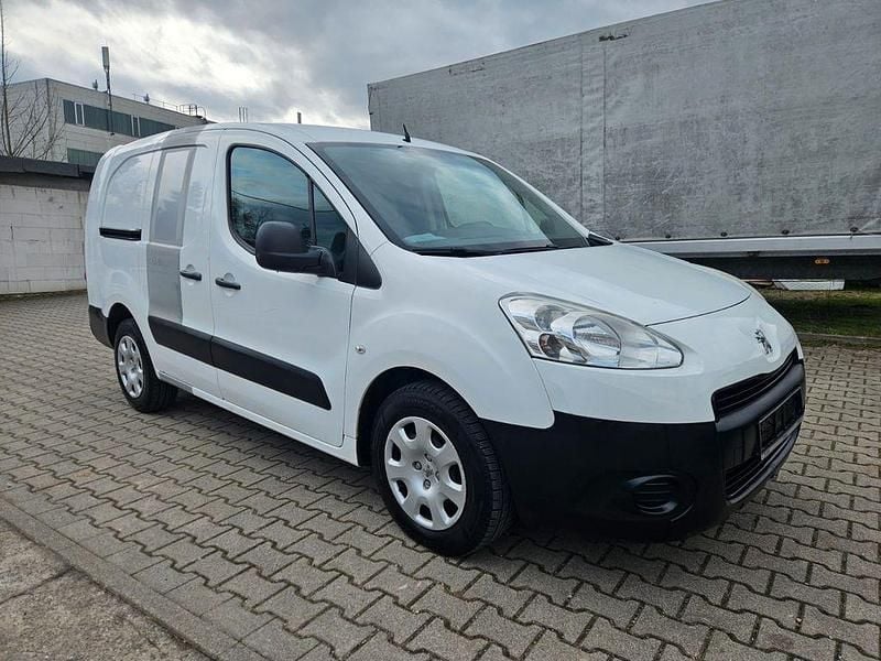 Gebraucht Peugeot Partner Avantage 90 PS (66 kW) 2013 Weiß Van / Kleinbus
