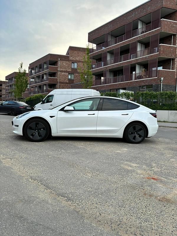 Weiß Gebraucht 2021 Tesla Model 3 Limousine | 27.900 € (Guter Preis) - Bild 1/4