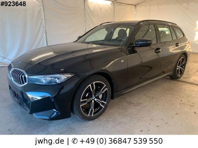 Black sapphire metallic Gebraucht 2024 BMW 330 M Sport Kombi | 37.950 € - Bild 1/4