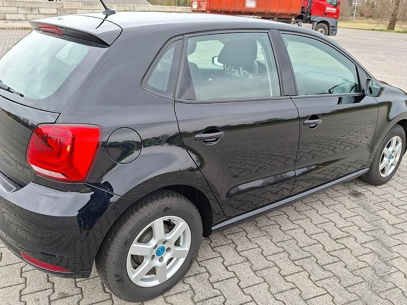Gebraucht VW Polo Trendline 75 PS (55 kW) 2017 Schwarz Kleinwagen