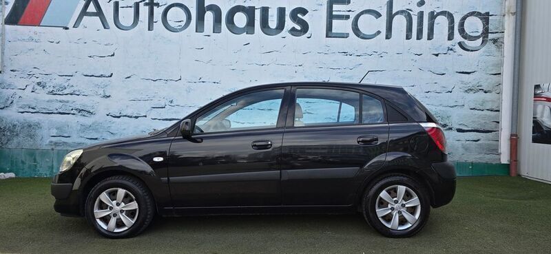 Schwarz Gebraucht 2009 Kia Rio Basis Limousine | 2.500 € (Fairer Preis) - Bild 1/4