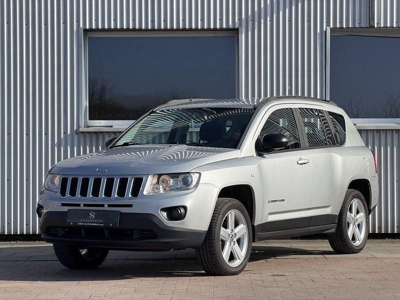 Gebraucht Jeep Compass Sport 156 PS (114 kW) 2012 Bright silver metallic clear c SUV