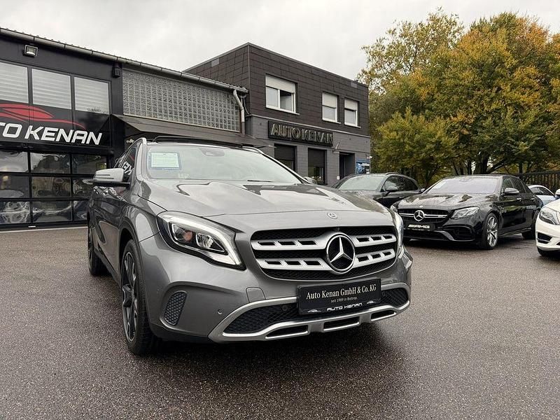 Grau Gebraucht 2019 Mercedes GLA180 Urban SUV | 21.880 € (Etwas zu teuer) - Bild 1/4
