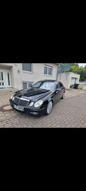 Schwarz Gebraucht 2007 Mercedes E320 Avantgarde Limousine | 7.199 € (Fairer Preis) - Bild 1/4
