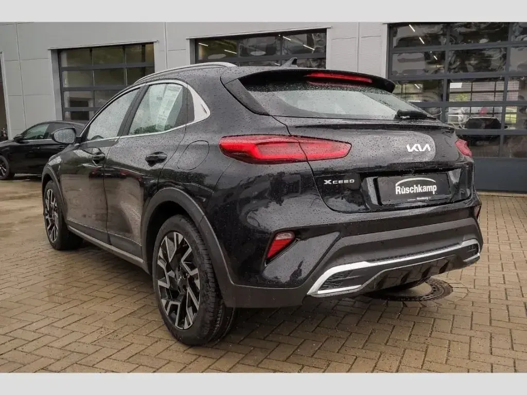 Neu Kia XCeed Vision 150 PS (110 kW) 2026 Schwarz SUV