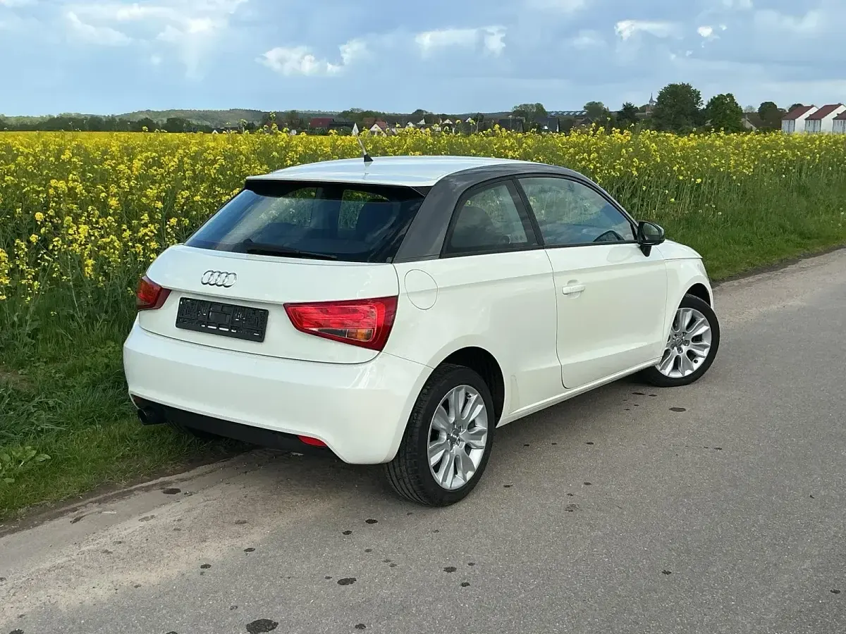 Gebraucht Audi A1 86 PS (63 kW) 2010 Weiß Kleinwagen