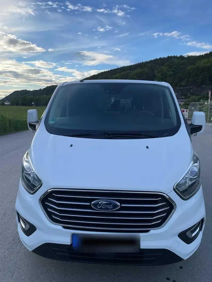Gebraucht Ford Tourneo Titanium 170 PS (125 kW) 2018 Weiß Van / Kleinbus