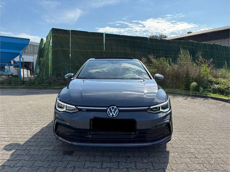 Grau Gebraucht 2024 VW Golf VIII R-line Limousine | 29.000 € (Fairer Preis) - Bild 1/4