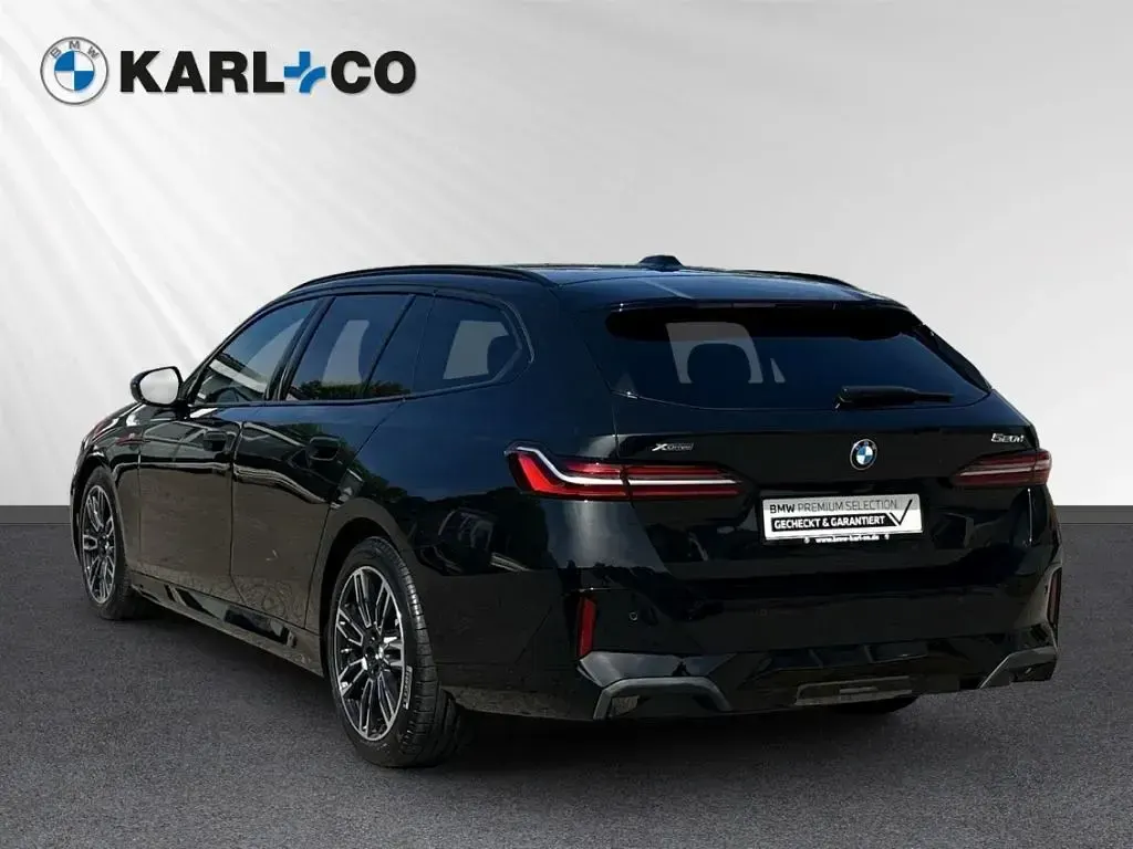 Gebraucht BMW 520 M Sport 196 PS (144 kW) 2025 Schwarz Kombi