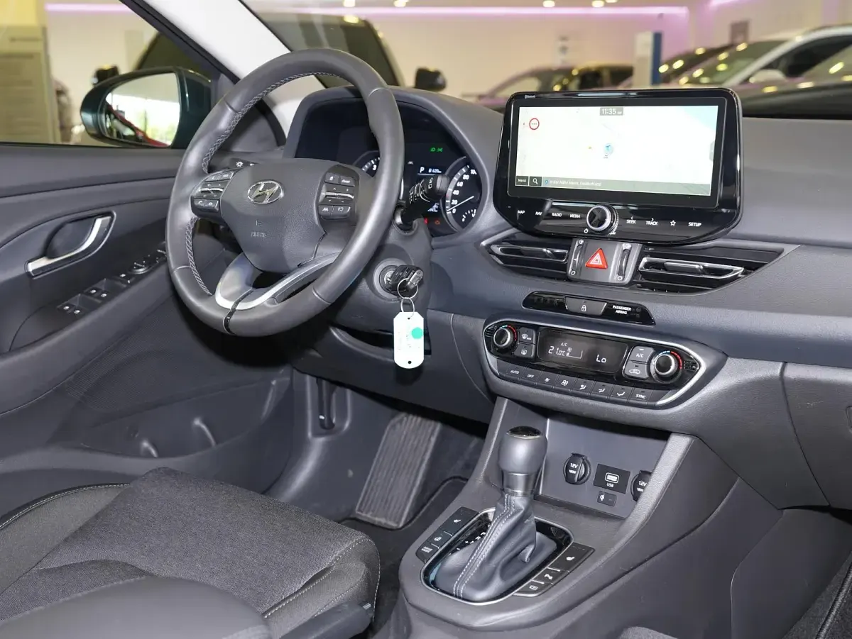 Gebraucht Hyundai i30 Trend 160 PS (117 kW) 2024 Dark knight Kombi