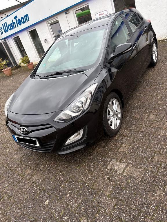 Gebraucht Hyundai i30 Edition 110 PS (80 kW) 2014 Schwarz Limousine