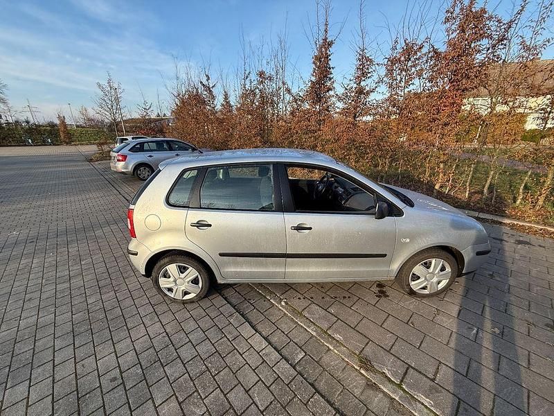 Silber Gebraucht 2003 VW Polo Basis Limousine | 990 € (Fairer Preis) - Bild 1/4
