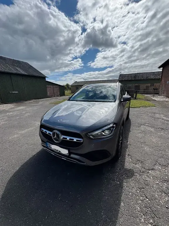 Gebraucht Mercedes GLA200 Progressive 150 PS (110 kW) 2021 Grau SUV