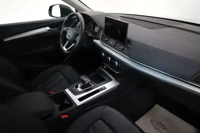 Używany Audi Q5 Basis 163 KM (119 kW) 2023 Czarny SUV