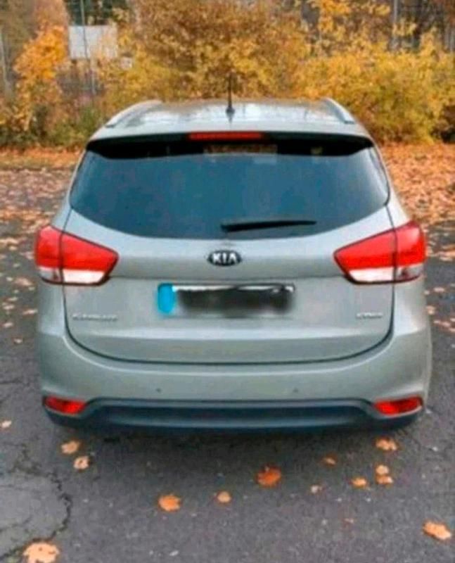 Gebraucht Kia Carens 137 PS (100 kW) 2014 Silber Van / Kleinbus