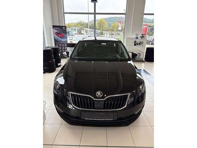 Cerna magic/black magic Gebraucht 2018 Skoda Octavia Clever Kombi | 20.690 € (Teuer) - Bild 1/4