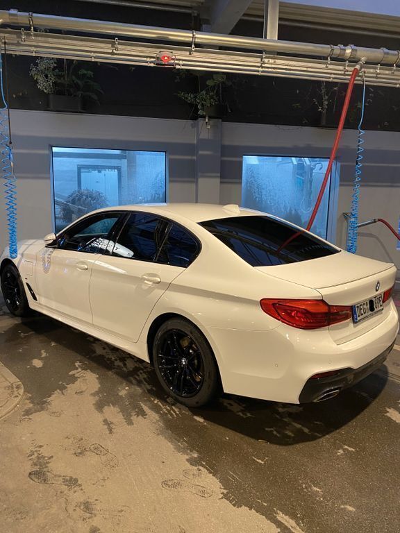 Weiß Gebraucht 2019 BMW 530e iPerformance Limousine | 27.000 € (Etwas zu teuer) - Bild 1/4