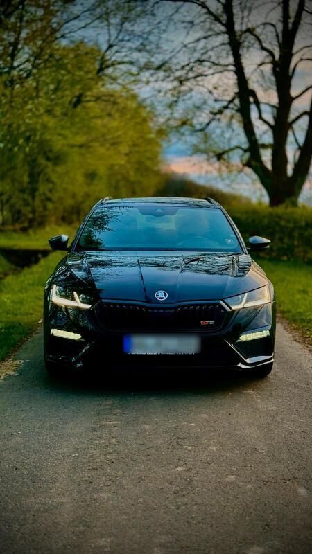 Schwarz Gebraucht 2022 Skoda Octavia RS Kombi | 31.500 € - Bild 1/4