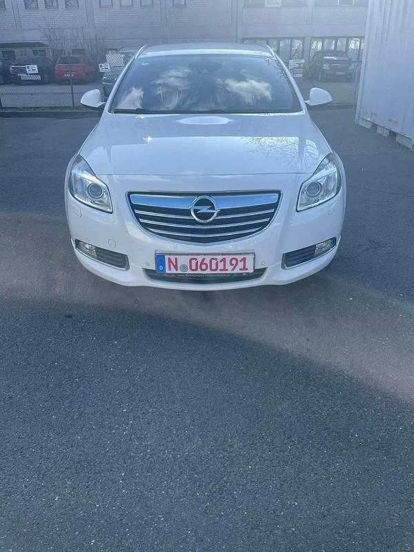 Gebraucht Opel Insignia 160 PS (117 kW) 2011 Weiß Kombi
