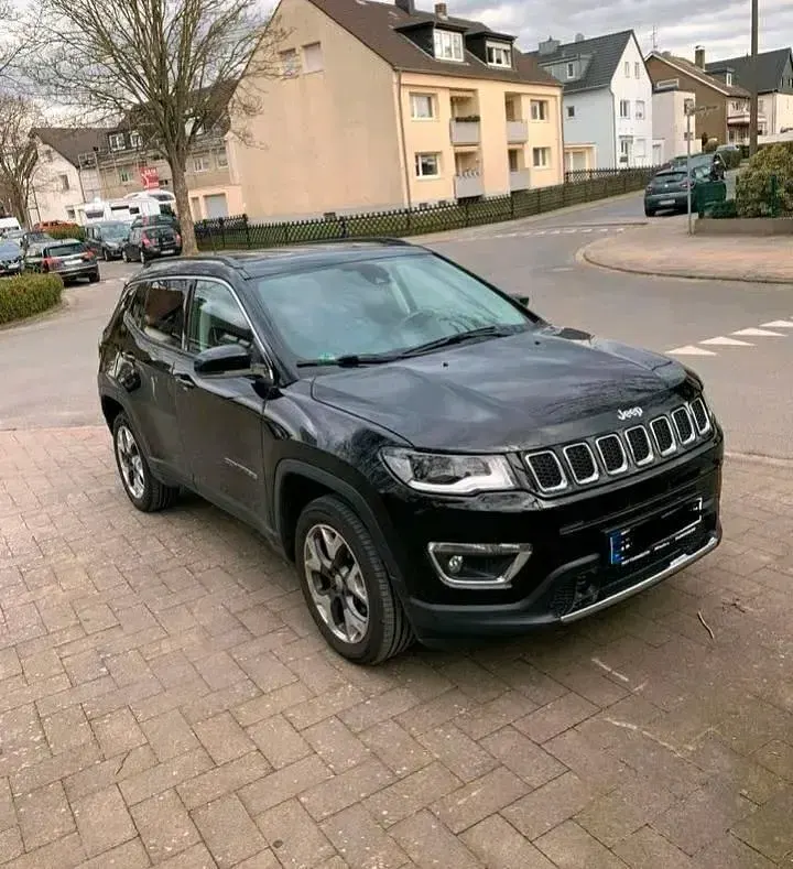 Gebraucht Jeep Compass Limited 170 PS (125 kW) 2018 Schwarz SUV