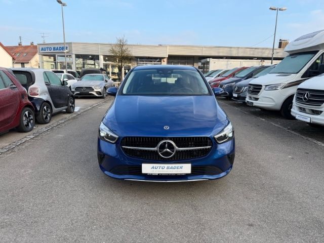 Gebraucht Mercedes B250e Advanced 218 PS (160 kW) 2023 Blau Van / Kleinbus
