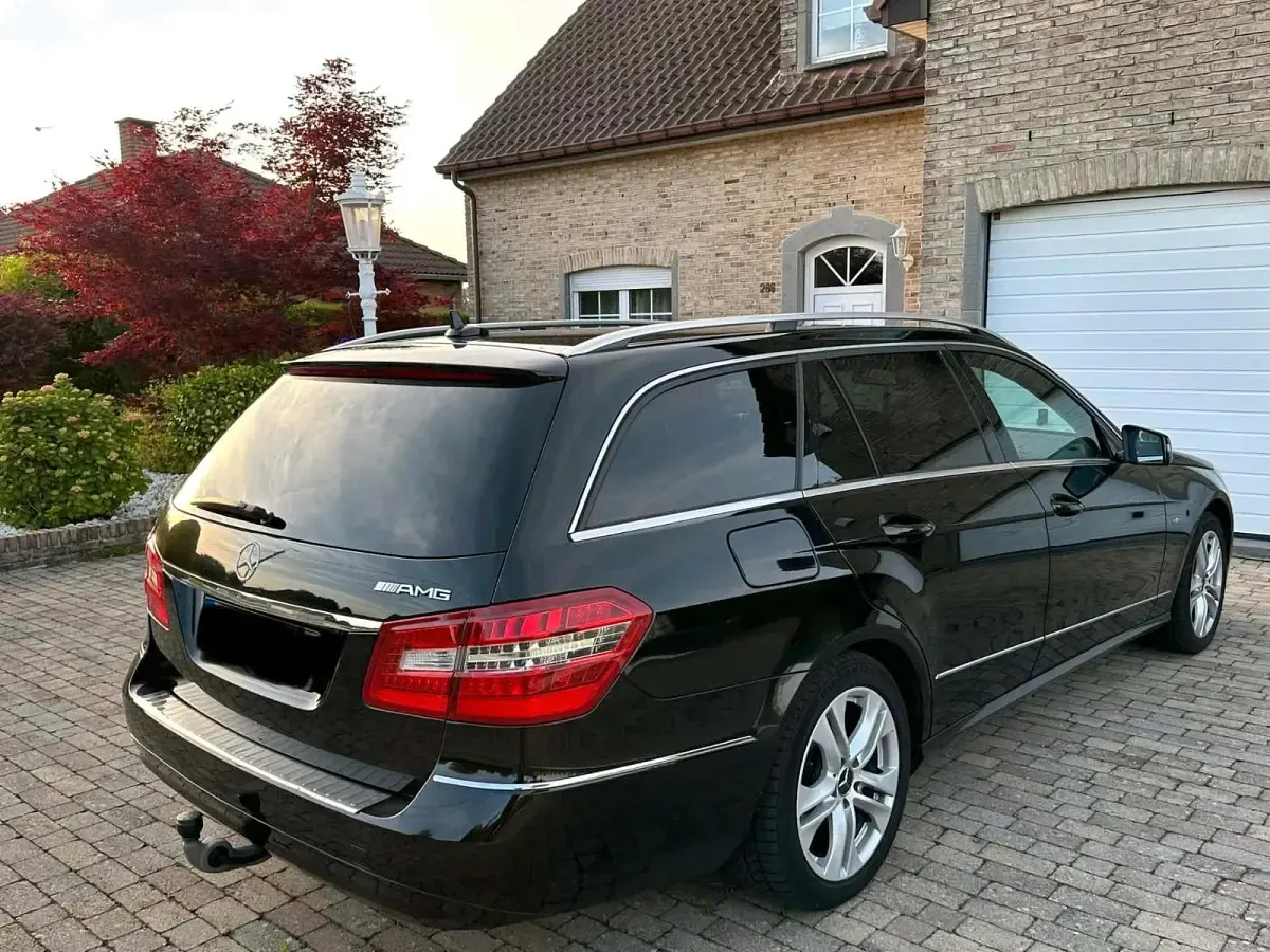 Gebraucht Mercedes E220 170 PS (125 kW) 2011 Schwarz Kombi