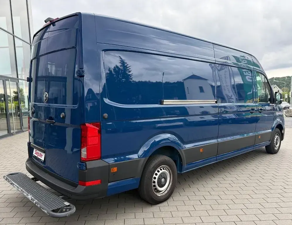 Gebraucht VW Crafter Trendline 177 PS (130 kW) 2023 Blau Van