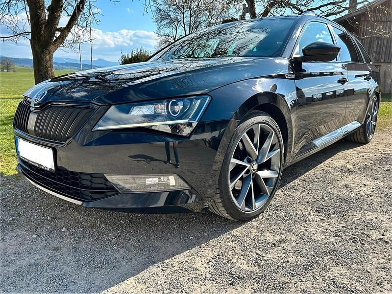 Schwarz Gebraucht 2015 Skoda Superb Kombi | 15.500 € - Bild 1/4
