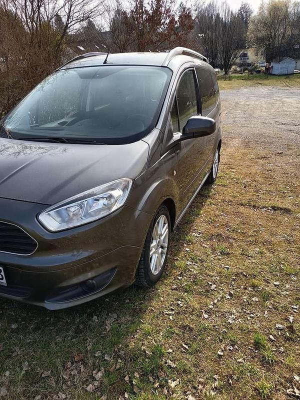 Gebraucht Ford Tourneo Courier Titanium 95 PS (69 kW) 2017 Grau Van / Kleinbus