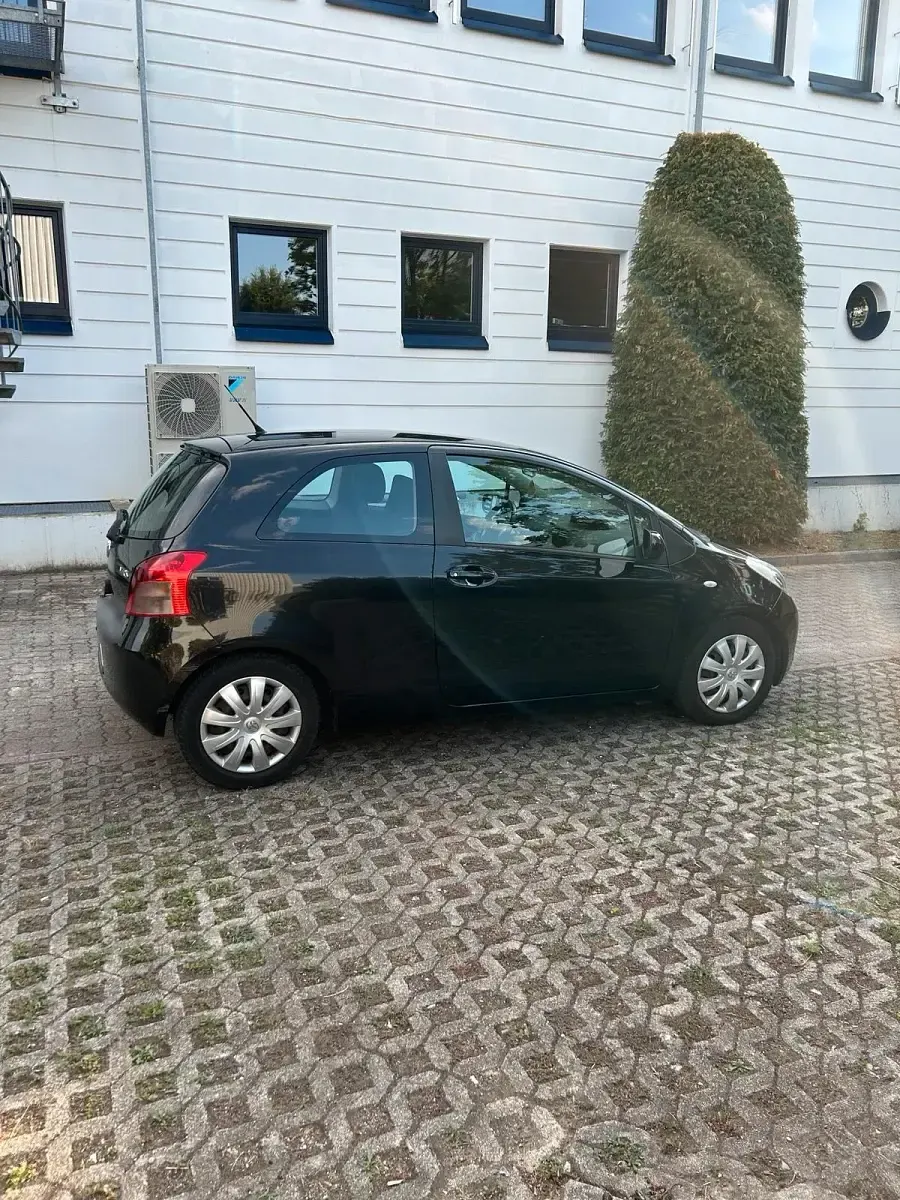 Gebraucht Toyota Yaris 87 PS (63 kW) 2008 Schwarz Kleinwagen