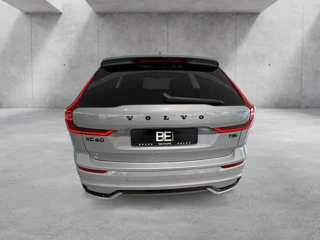 Neu Volvo XC60 Plus 407 PS (299 kW) 2026 Grau SUV