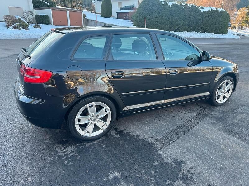 Gebraucht Audi A3 Ambiente 160 PS (117 kW) 2010 Schwarz Limousine