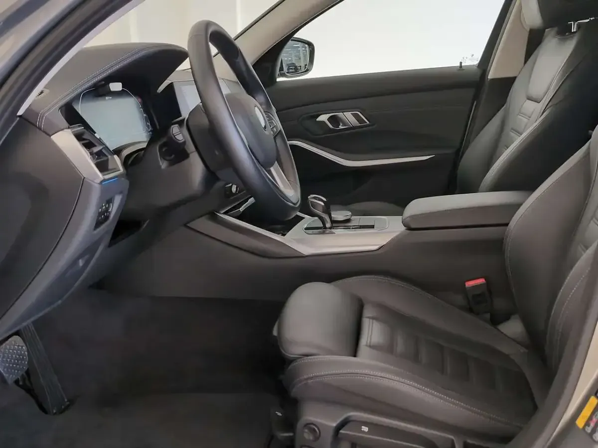 Gebraucht BMW 330e Luxury Line 292 PS (214 kW) 2020 Grau Kombi
