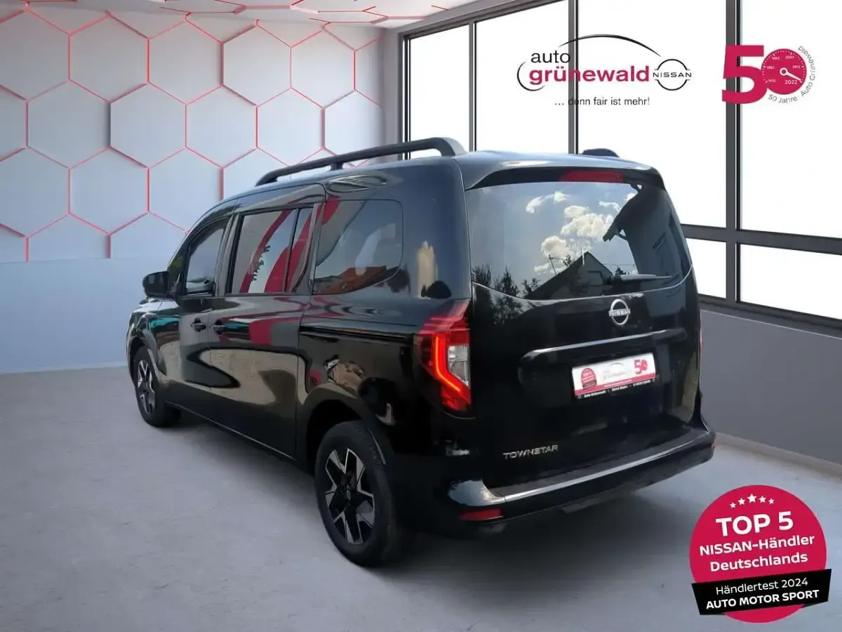 Neu Nissan Townstar Tekna 131 PS (96 kW) 2026 Schwarz Kombi