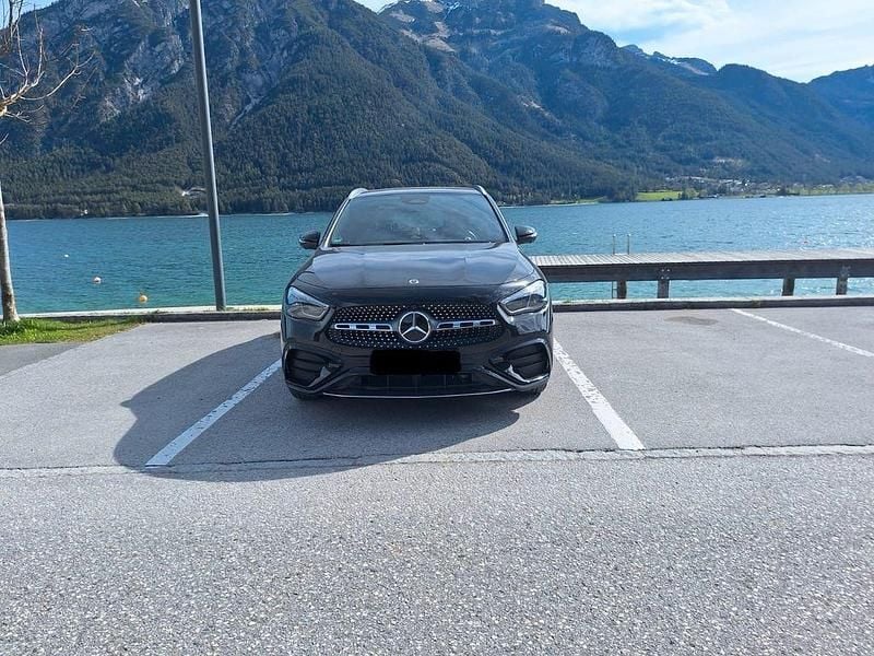 Schwarz Gebraucht 2024 Mercedes GLA200 AMG line SUV | 34.900 € (Superpreis) - Bild 1/4