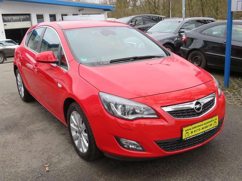 Gebraucht Opel Astra Innovation 125 PS (91 kW) 2012 Power rot/traffic red ral3020 Kleinwagen