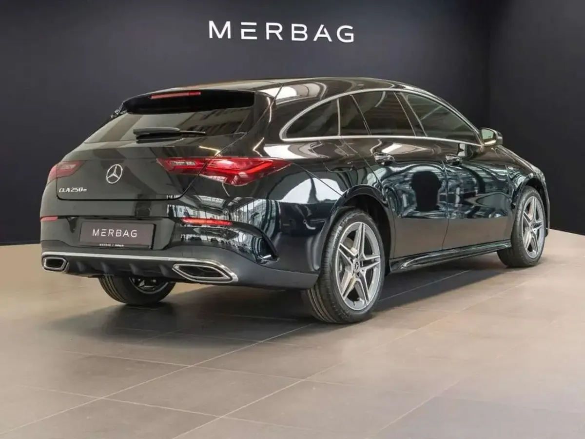 Gebraucht Mercedes CLA250e AMG 163 PS (119 kW) 2026 Schwarz Coupé